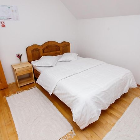 Casa Rumelia Paltineni Luaran gambar