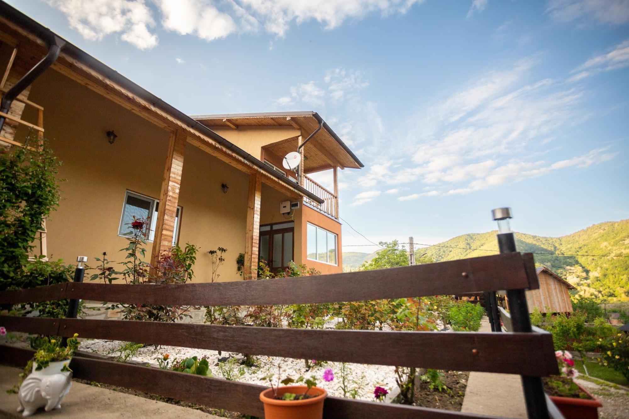 Casa Rumelia Paltineni Luaran gambar