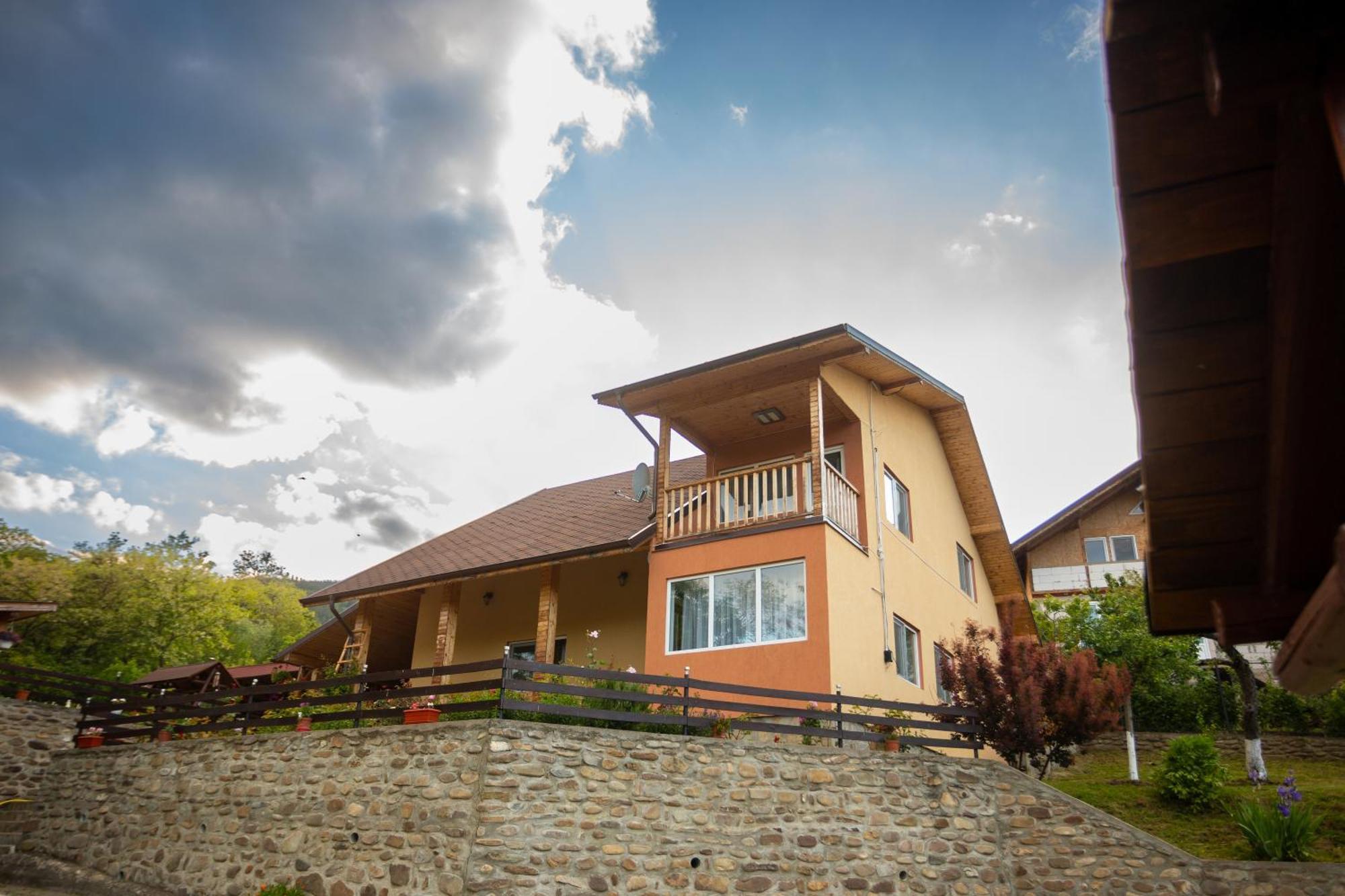Casa Rumelia Paltineni Luaran gambar