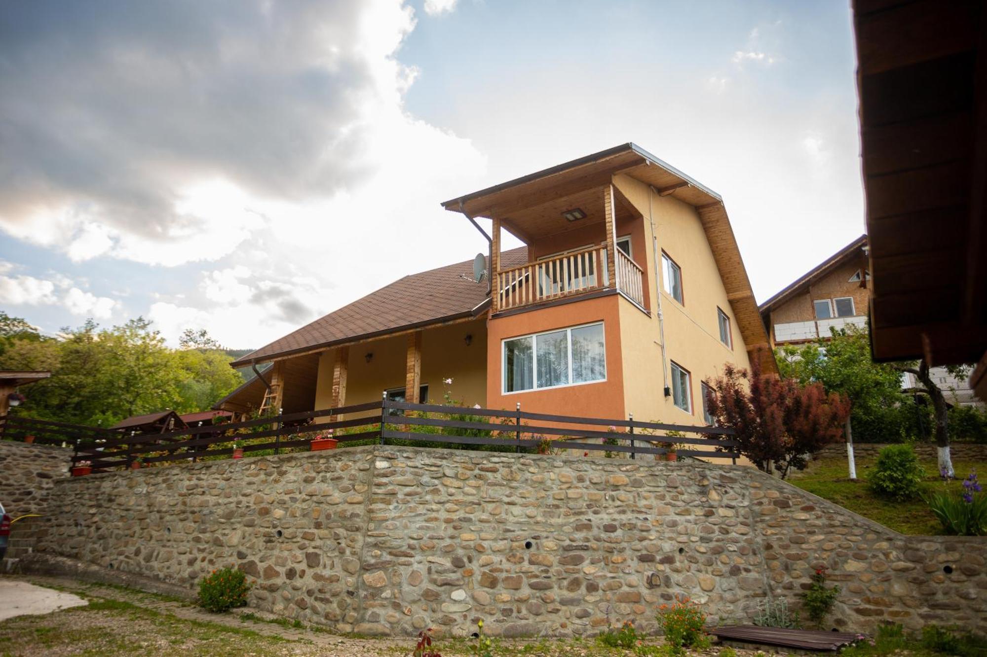Casa Rumelia Paltineni Luaran gambar