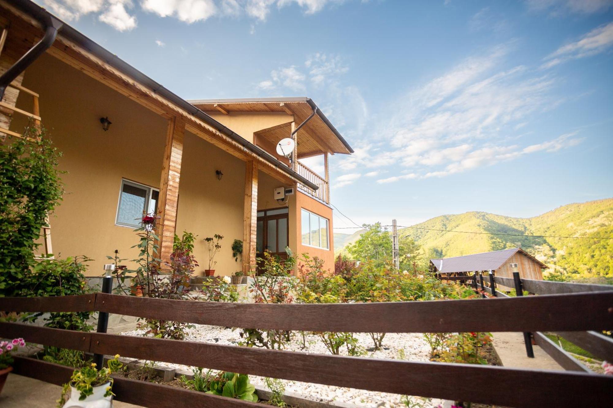 Casa Rumelia Paltineni Luaran gambar