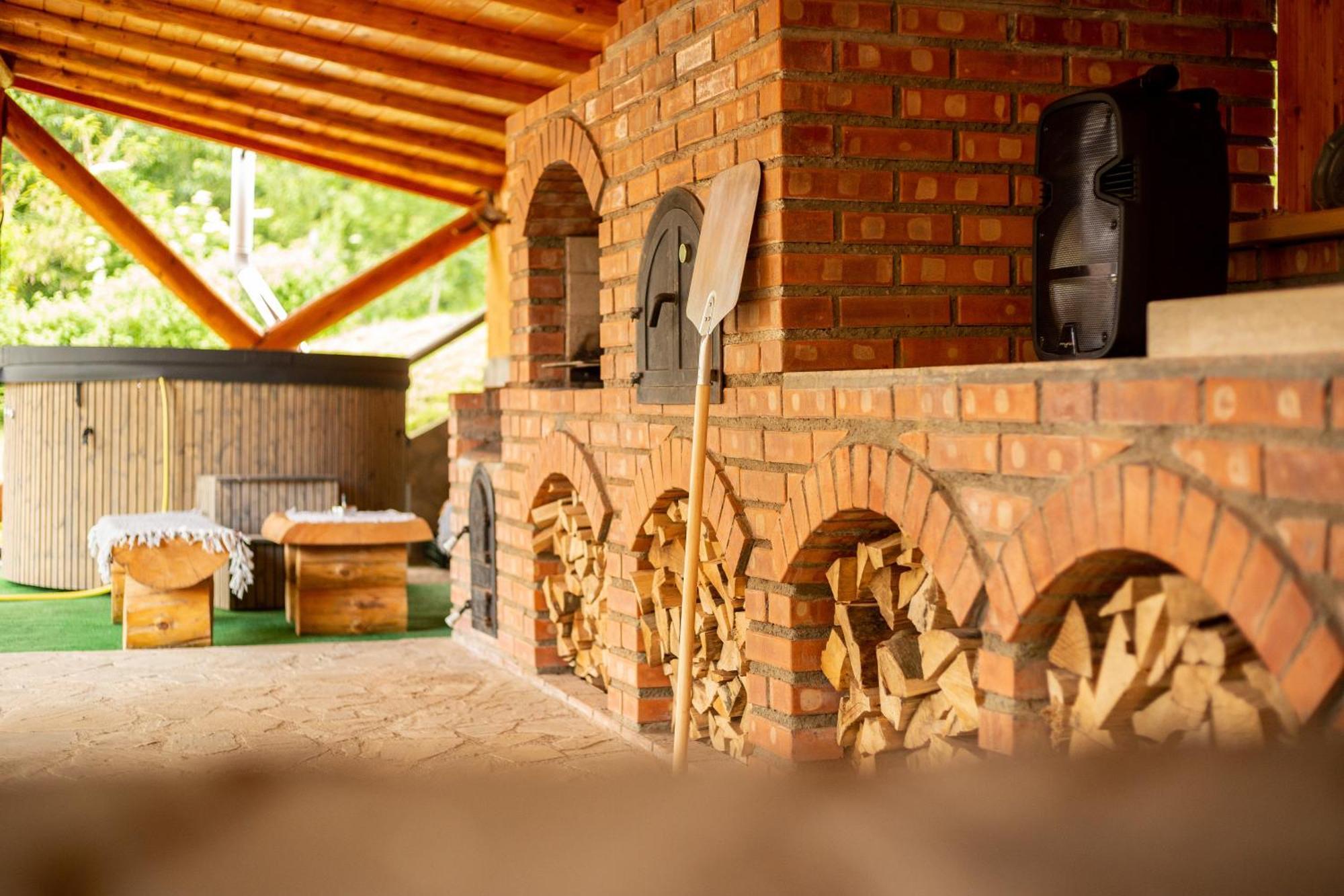 Casa Rumelia Paltineni Luaran gambar